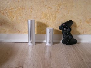 Les 2 modules faces à une manette de PS3